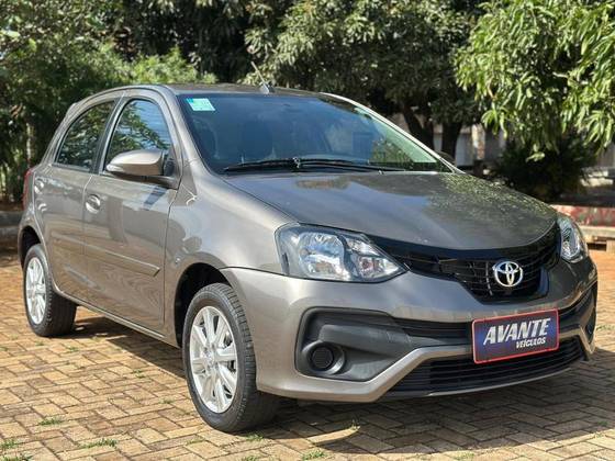TOYOTA ETIOS 1.5 X PLUS 16V FLEX 4P AUTOMÁTICO